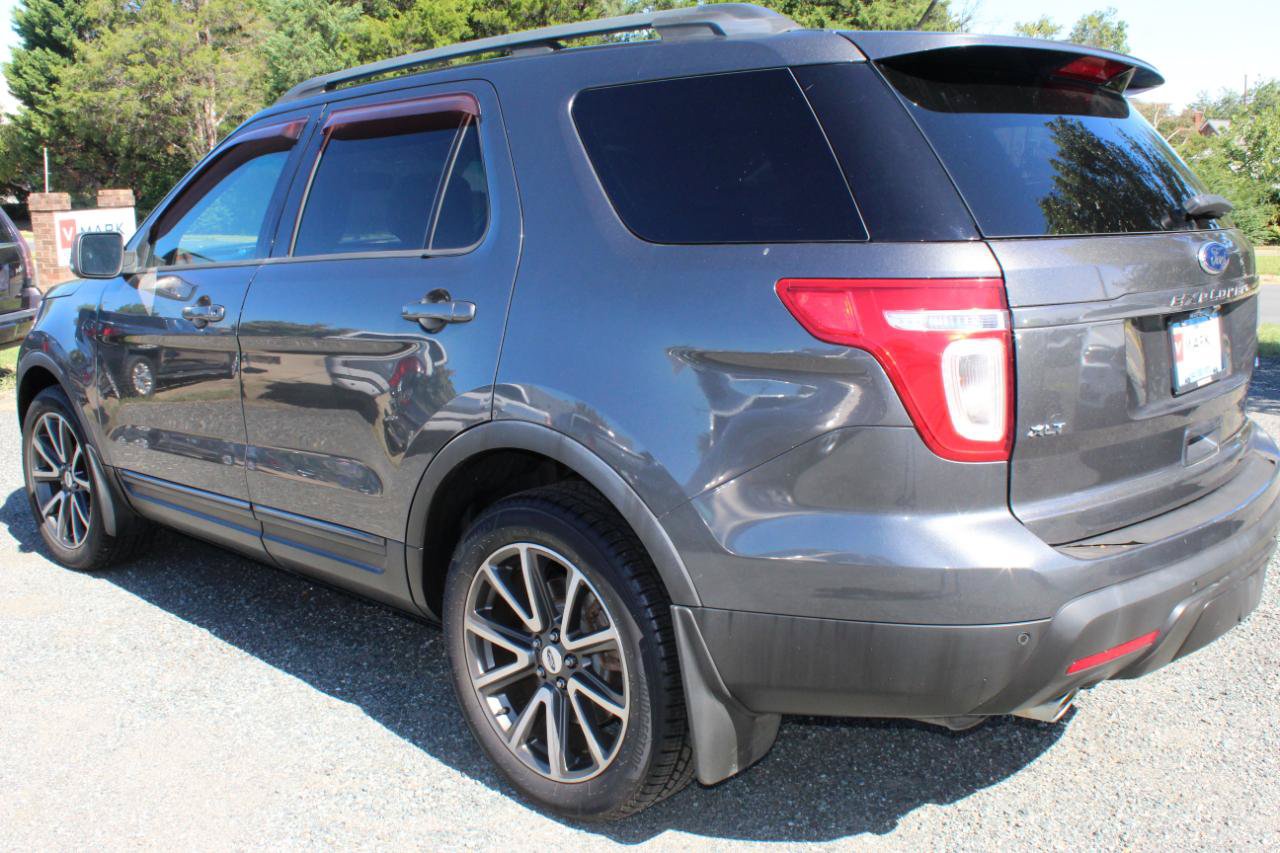 Used 2015 Ford Explorer XLT w/ Equipment Group 202A AWD/4WD image 4