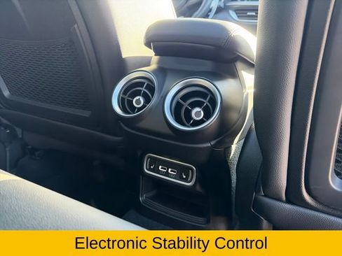 Used 2024 Alfa Romeo Stelvio Veloce image 30