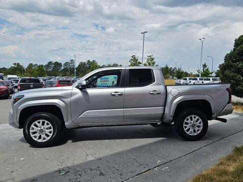 Used 2024 Toyota Tacoma SR5 RWD image 4