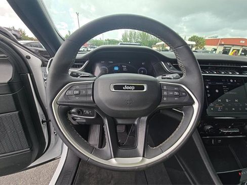 Used 2023 Jeep Grand Cherokee Altitude AWD/4WD image 22