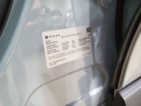 Used 2024 Rivian R1S Adventure AWD/4WD image 52