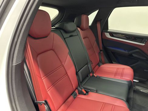 Used 2025 Porsche Cayenne S AWD/4WD image 43