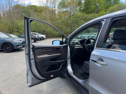 Used 2018 Honda Odyssey EX image 16