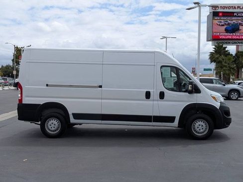 Used 2025 RAM ProMaster 2500 w/ Convenience Group FWD image 4