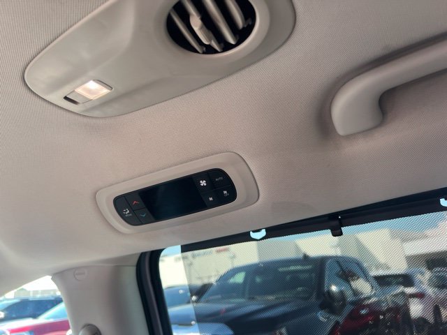 Used 2024 Chrysler Pacifica Touring-L FWD image 17