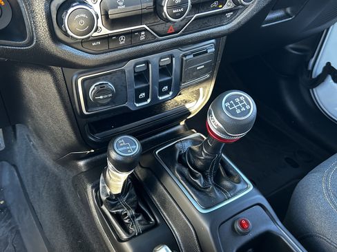 Used 2025 Jeep Wrangler Sport image 25