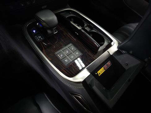 Certified 2024 Lexus LS 500 AWD w/ Luxury Package image 34