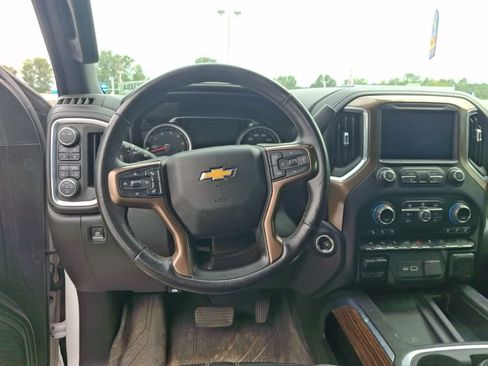Used 2021 Chevrolet Silverado 1500 High Country w/ Technology Package AWD/4WD image 13