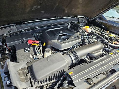 Used 2024 Jeep Wrangler Sport image 27