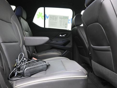 Used 2023 Chevrolet Traverse Premier image 9