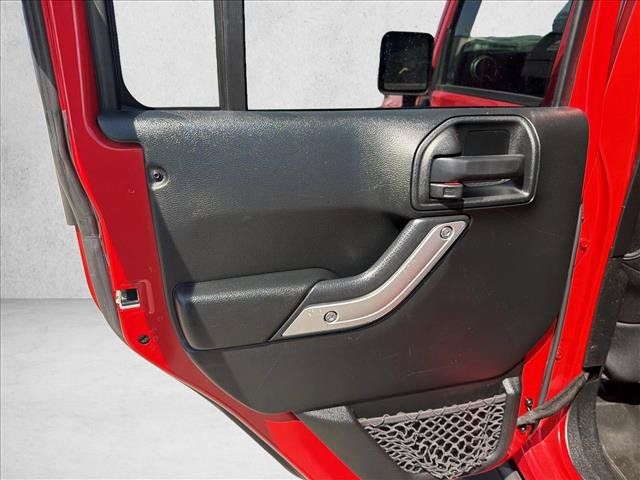 Used 2018 Jeep Wrangler Unlimited Sahara w/ Connectivity Group AWD/4WD image 16