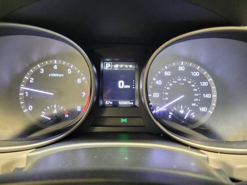 Used 2018 Hyundai Santa Fe Sport image 23