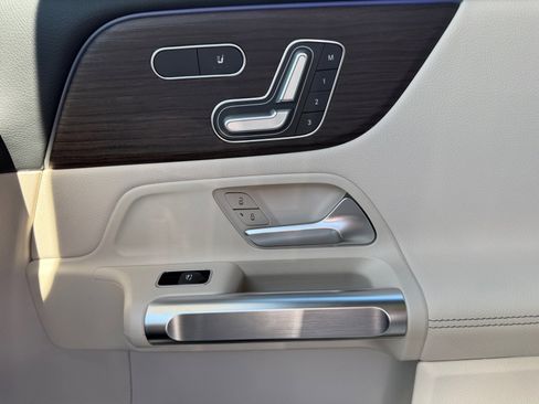 New 2026 Mercedes-Benz GLB 250 4MATIC image 16