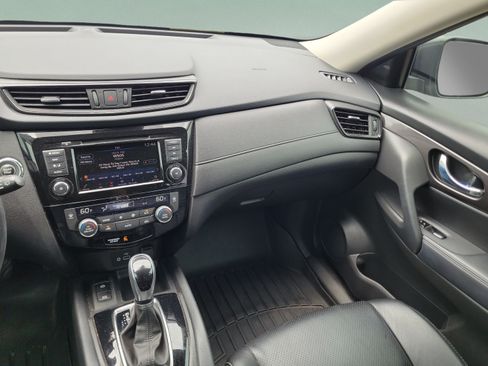 Used 2019 Nissan Rogue SV w/ Premium Package FWD image 16