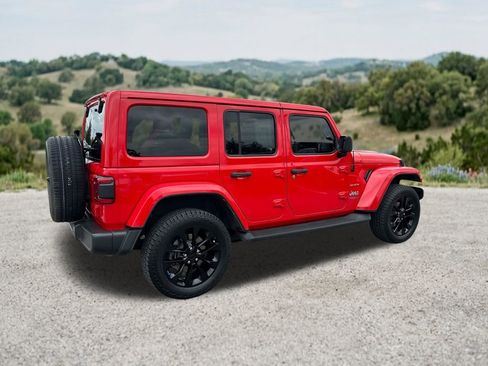 Used 2022 Jeep Wrangler Unlimited Sahara w/ Cold Weather Group AWD/4WD image 10