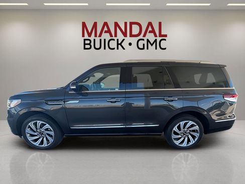 Used 2023 Lincoln Navigator Reserve image 8