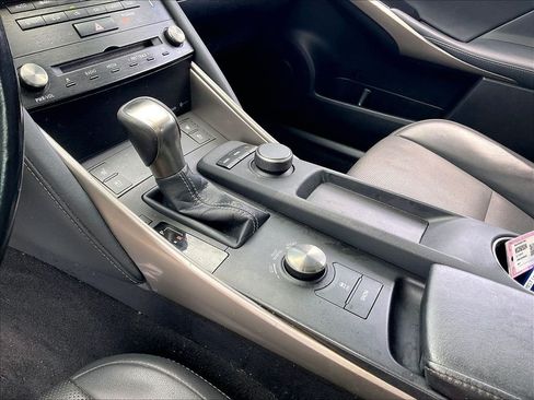 Used 2017 Lexus IS 200t w/ Premium Package RWD image 19