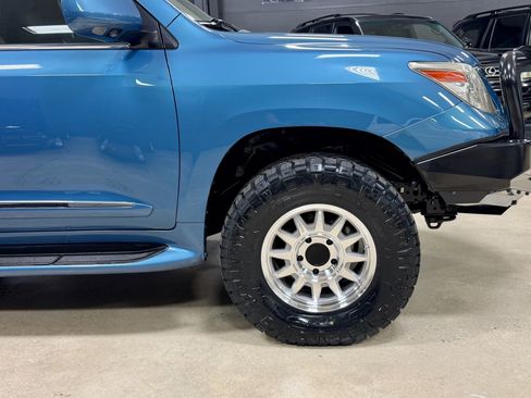 Used 2010 Lexus LX 570 4WD w/ Luxury Pkg image 18