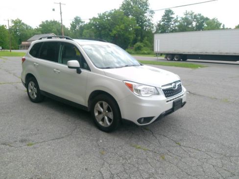 Used 2014 Subaru Forester 2.5i Limited AWD/4WD image 5