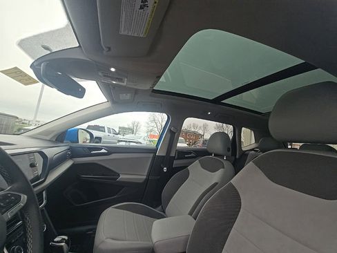 Used 2022 Volkswagen Taos SE image 16