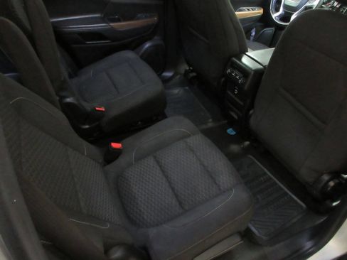 Used 2018 GMC Acadia SLE image 18