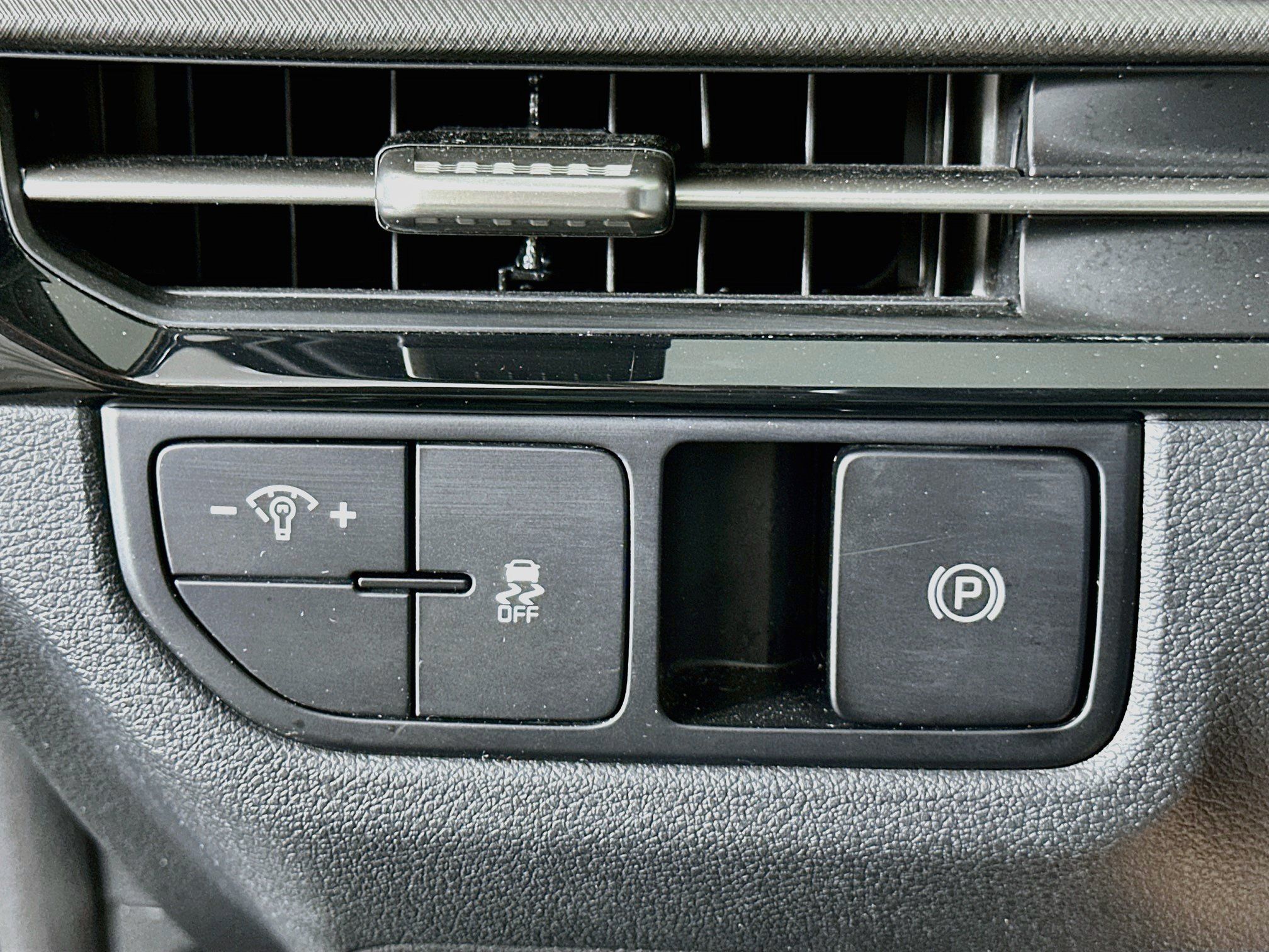 Used 2026 Kia Sportage LX FWD image 16