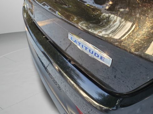 Used 2021 Jeep Compass Latitude FWD image 32
