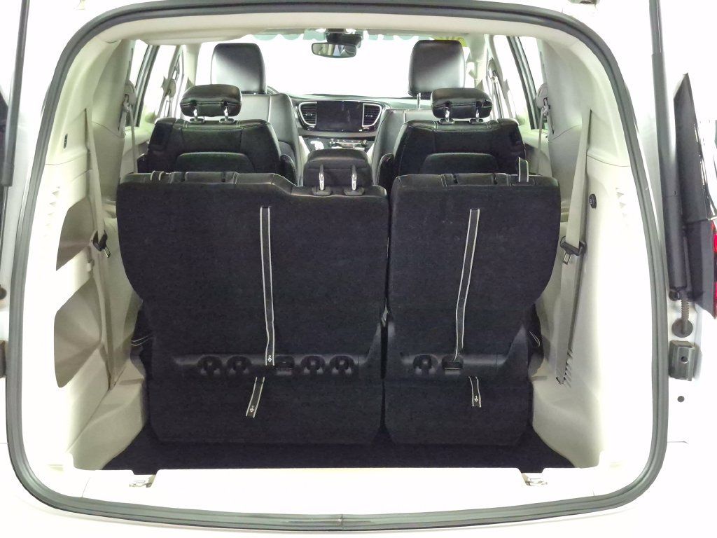 Used 2024 Chrysler Pacifica Touring-L FWD image 26