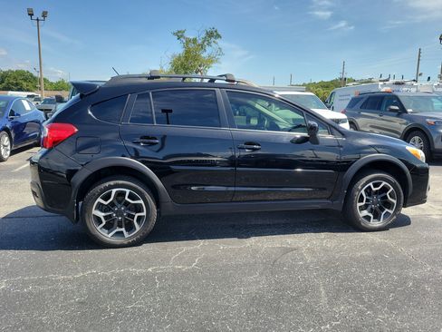Used 2017 Subaru Crosstrek 2.0i Premium AWD/4WD image 8