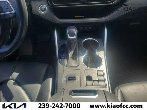 Used 2023 Toyota Highlander XLE FWD image 20