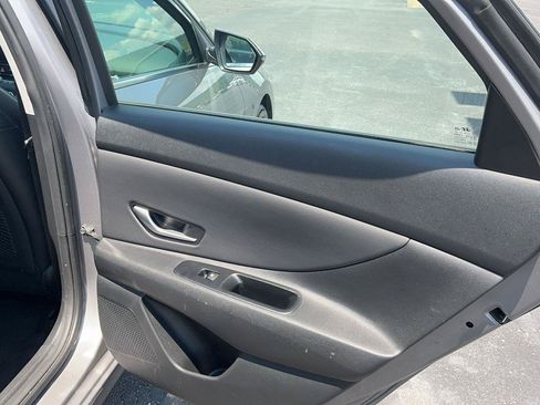 Certified 2025 Hyundai Elantra Limited FWD image 32