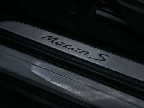 Certified 2023 Porsche Macan S AWD/4WD image 18
