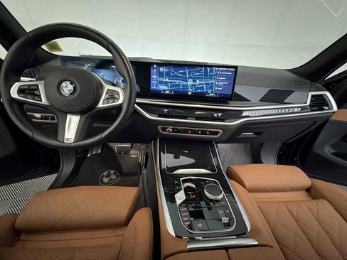 Used 2023 BMW X7 xDrive40i w/ M Sport Package AWD/4WD image 16