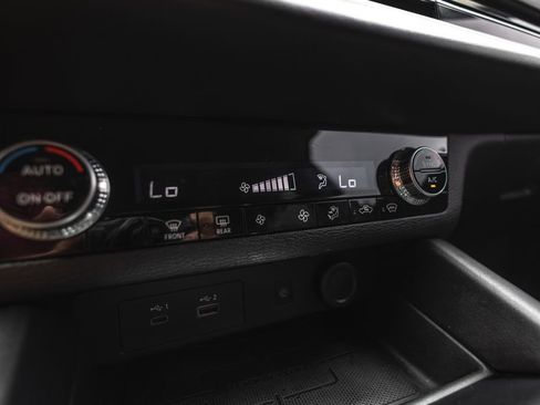 Used 2024 Mitsubishi Outlander SE AWD/4WD image 16
