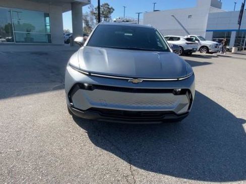 New 2026 Chevrolet Equinox EV LT AWD/4WD image 3