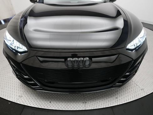 Used 2022 Audi RS e-tron GT image 4