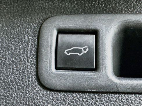 Used 2022 Toyota Highlander XSE FWD image 31