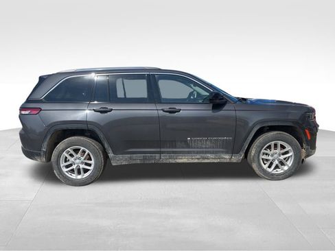 Used 2023 Jeep Grand Cherokee Laredo w/ Luxury Tech Group I AWD/4WD image 9