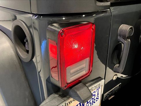 Used 2017 Jeep Wrangler Sport AWD/4WD image 21
