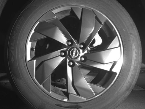 Used 2025 Nissan Rogue SV FWD image 17