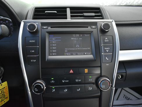 Used 2017 Toyota Camry SE image 24