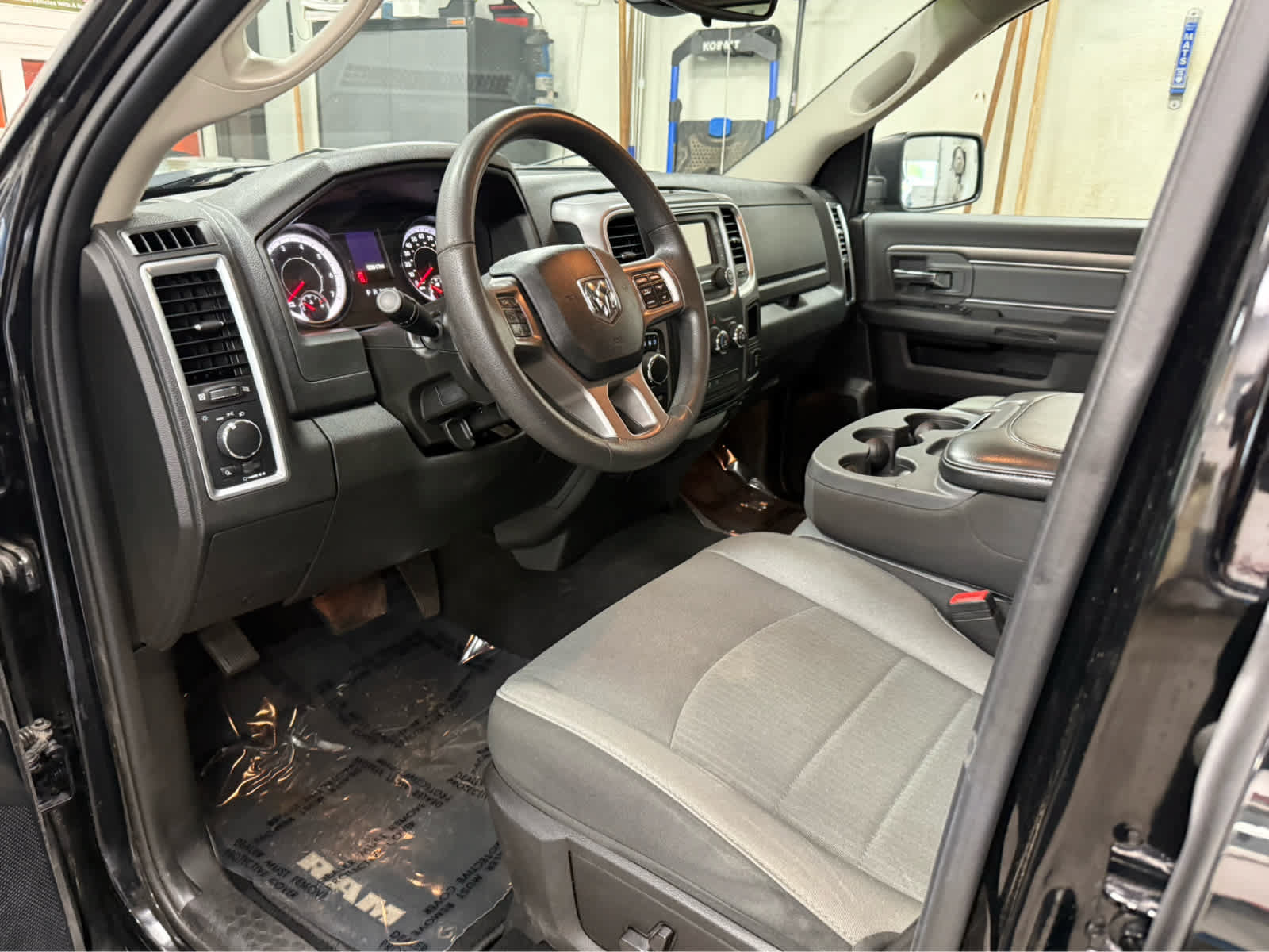 Used 2023 RAM 1500 Classic SLT AWD/4WD image 10