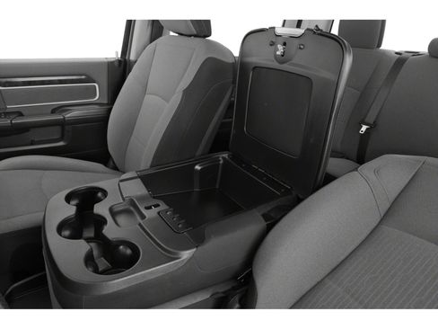 Used 2019 RAM 2500 Big Horn w/ Black Appearance Package AWD/4WD image 9