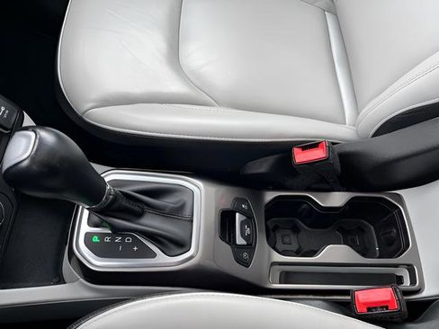 Used 2019 Jeep Renegade Limited w/ UConnect 8.4 Nav Group image 20