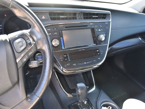 Used 2018 Toyota Avalon XLE Premium image 9