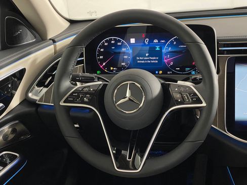 New 2026 Mercedes-Benz E 450 4MATIC Sedan image 4