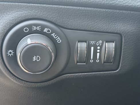 Used 2021 Jeep Compass Limited AWD/4WD image 16