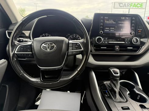Used 2021 Toyota Highlander XLE AWD/4WD image 24