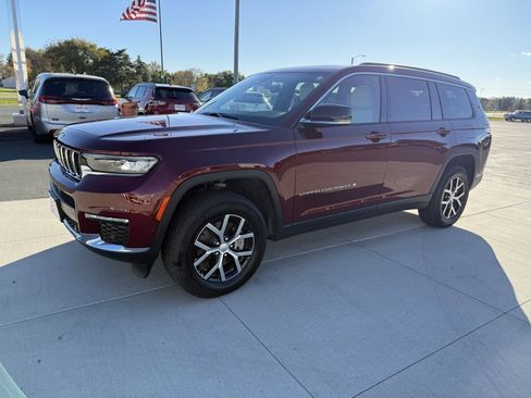 Used 2025 Jeep Grand Cherokee L Limited w/ Luxury Tech Group II image 4