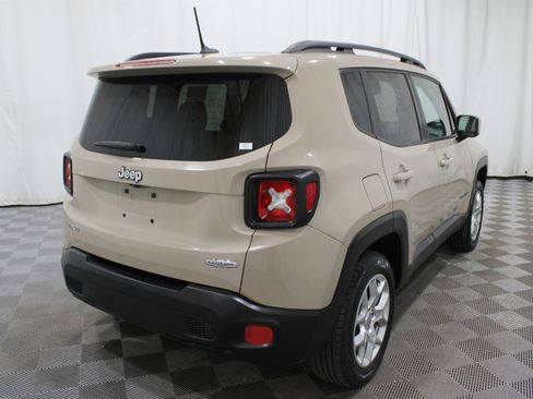 Used 2016 Jeep Renegade Latitude w/ Cold Weather Group image 29